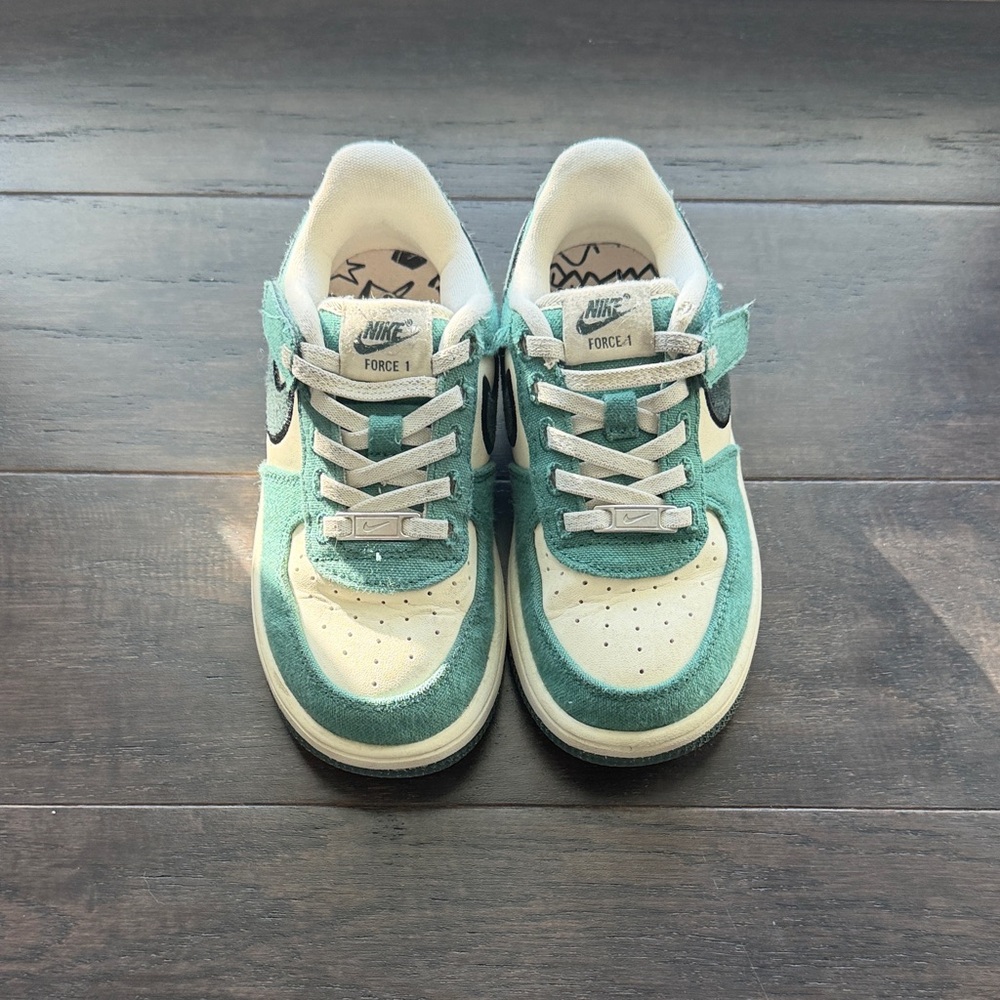 Nike Kids Sneakers in Teal and White